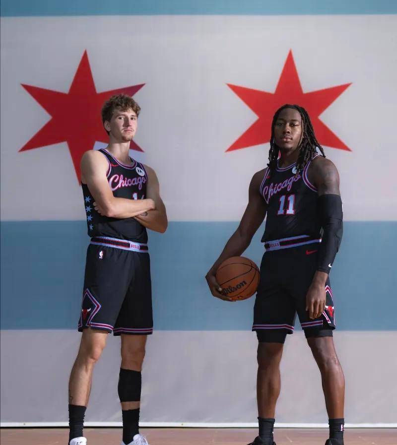 转折点芝加哥公牛远射贴柱；CBA季后赛关键时刻攻防权衡；气氛紧张；身体对抗强度拉满 -凯发体育娱乐